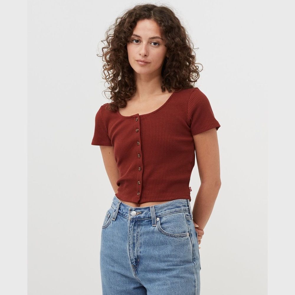 Levi's Ribbed Button-Up Crop Top in Maroon | Size 1X